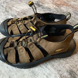 Keen Brown and Black Men's Sandals